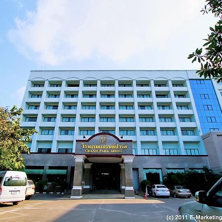 Grand Park Hotel Накхонсітхаммарат Екстер'єр фото