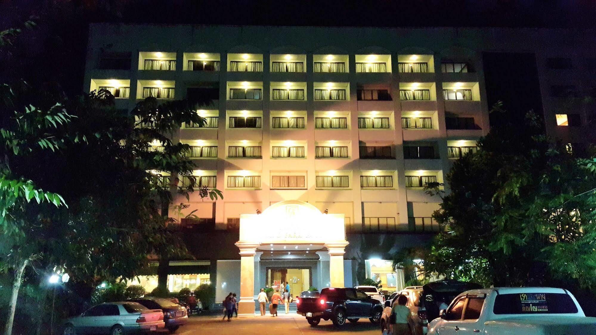 Grand Park Hotel Накхонсітхаммарат Екстер'єр фото