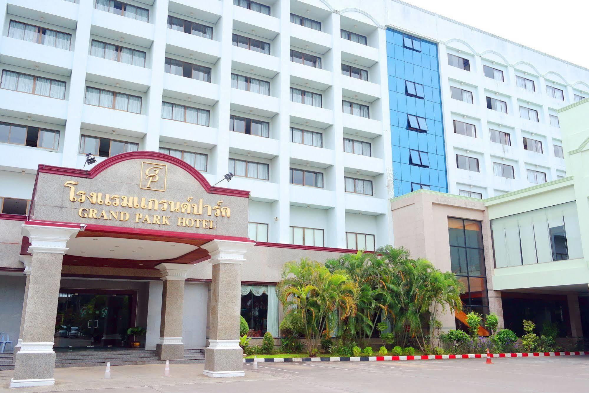 Grand Park Hotel Накхонсітхаммарат Екстер'єр фото